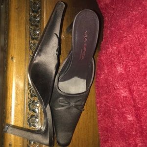 Women’s shoes size 10m feels like a 9 .